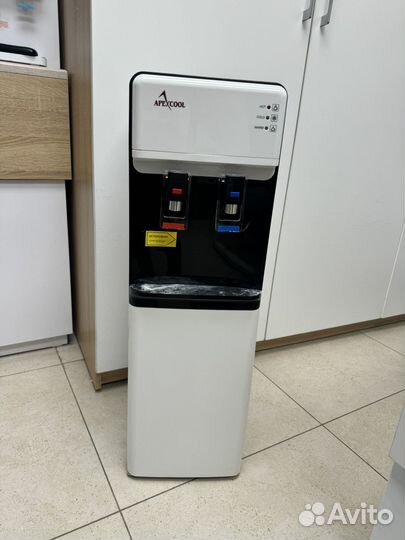 Кулер для воды напольный новый