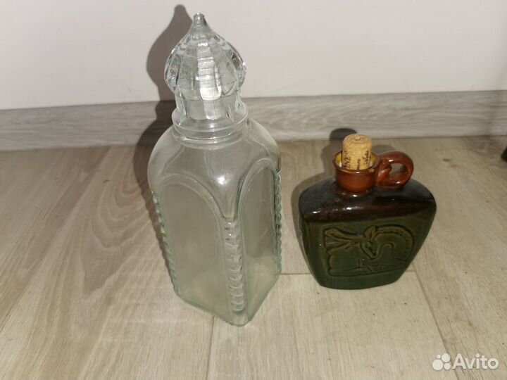 Кувшин и графин, бутылки