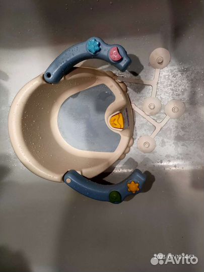 Детское сиденье в ванну