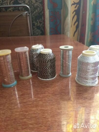 Нитки швейные с люрексом