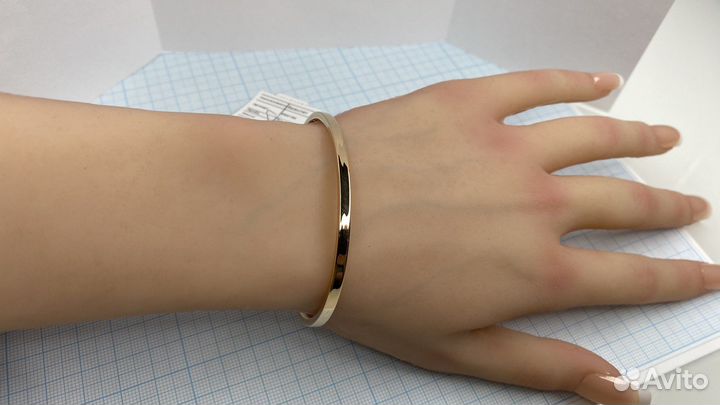 Жесткий золотой браслет 18.0