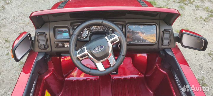 Детская машина на аккумуляторе с пультом