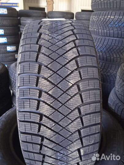 Pirelli Winter Ice Zero 235/45 R18 98H