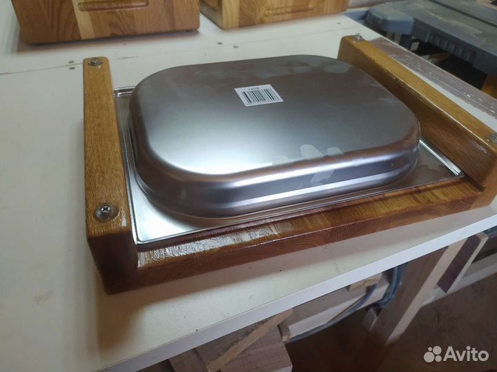 Разделочная доска из дуба с гастроёмкостью