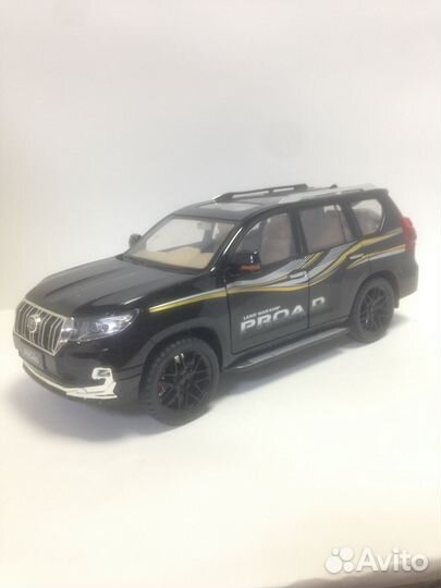 Модель автомобиля Land Cruiser Prado 1:18
