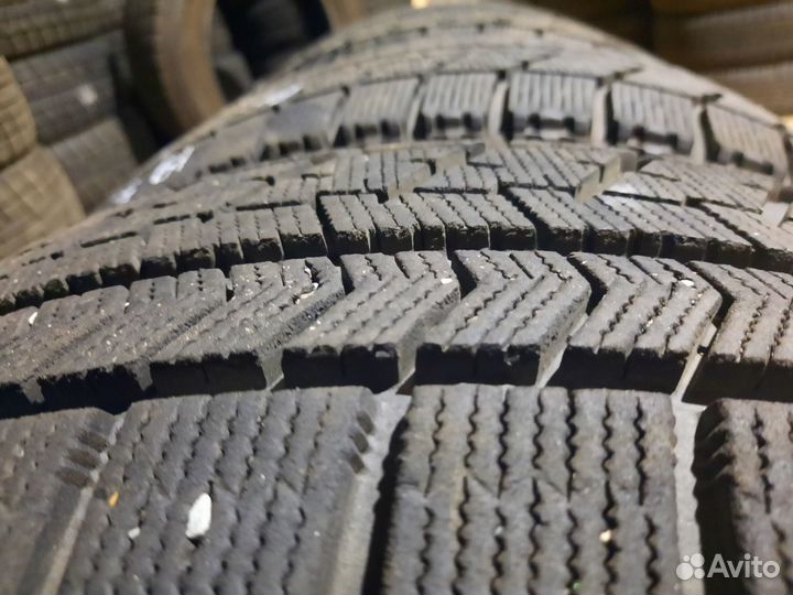 Bridgestone Blizzak VRX 205/50 R17