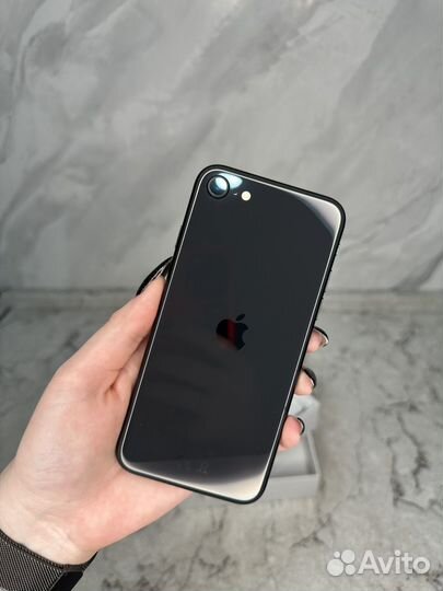 iPhone SE, 64 ГБ