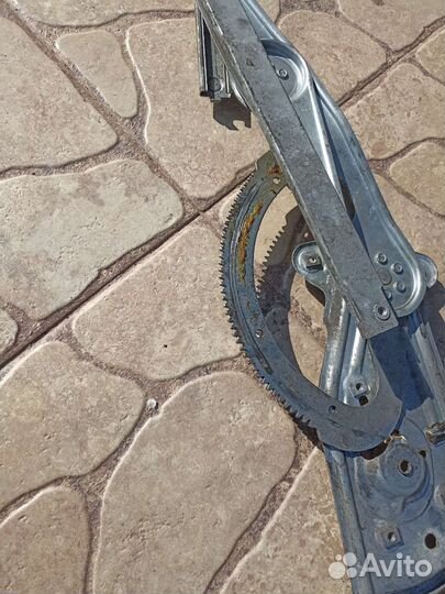 Стеклоподъемник перед. Правый от Рено Меган 3