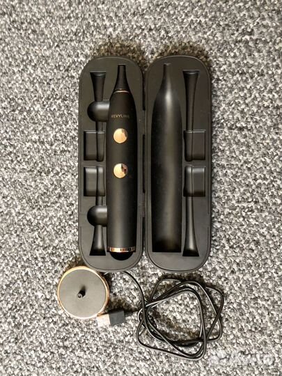 Электрическая зубная щетка Revyline RL 085