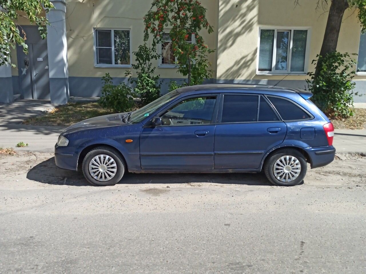Mazda 323: фото владельца