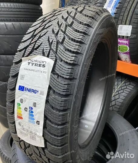 Nokian Tyres Hakkapeliitta R3 215/55 R17 98R