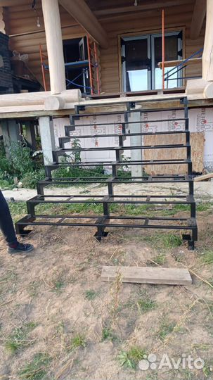 Лестница на каркасе