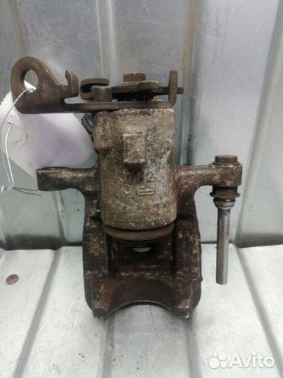 Суппорт тормозной задний правый Renault Megane 3