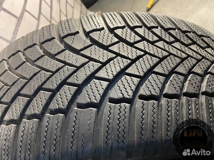 Bridgestone Blizzak LM-005 215/55 R17 98V