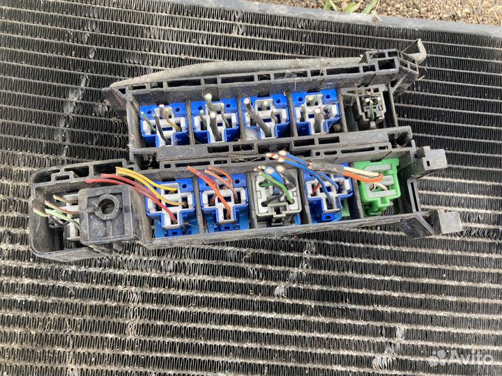 Блок реле Ниссан Серена с 23 1.6