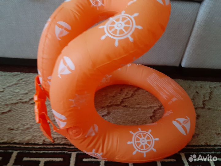 Надувная акула и жилет