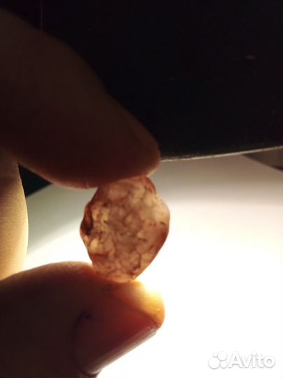 Кварц земляничный необработанный