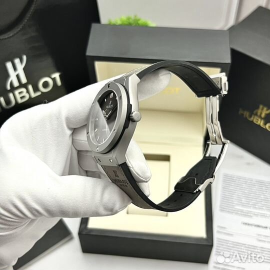 Часы Hublot с сапфировым стеклом