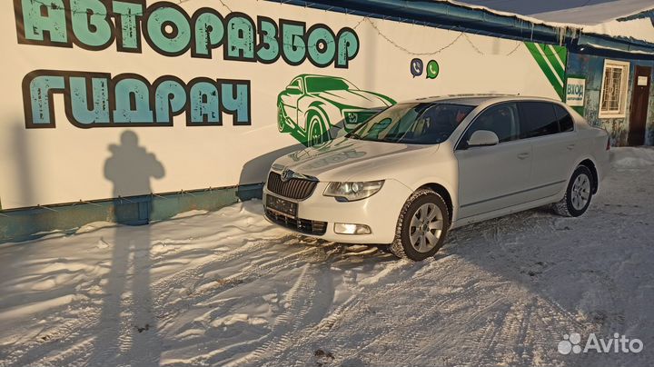 Кронштейн Skoda Superb 2 3C0802128 Отличное состояние