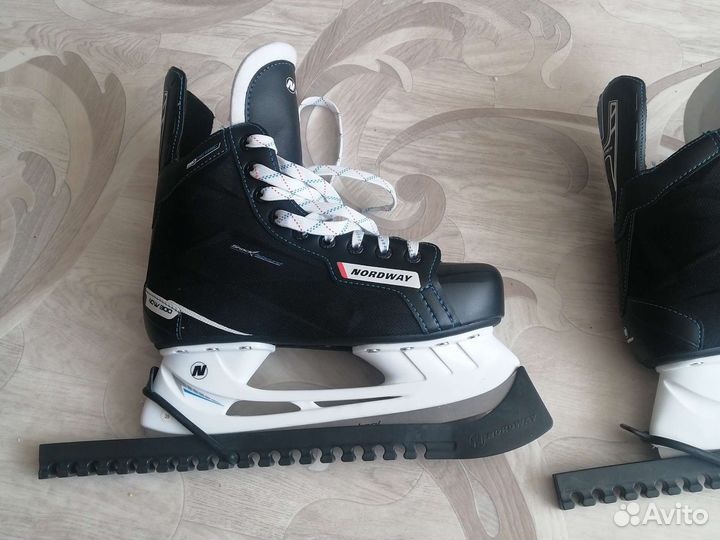 Коньки хоккейные