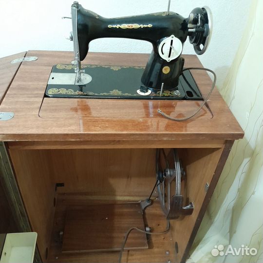 Швейная машинка ножная пмз