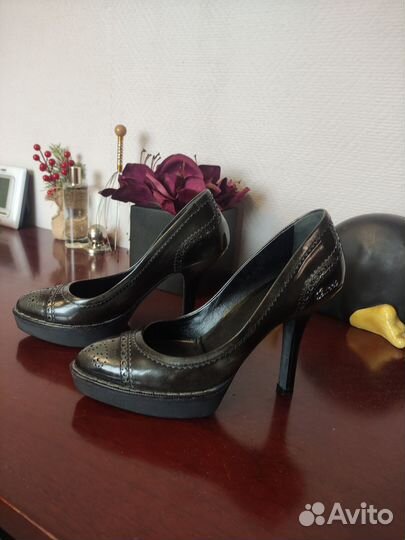 Кожаные туфли gucci размер 36 1/2,цена. 25000 т