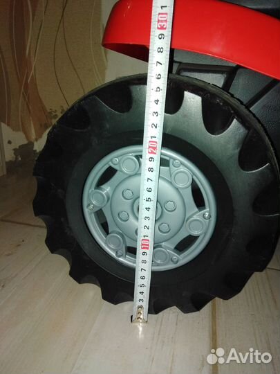 Продаётся трактор на педалях