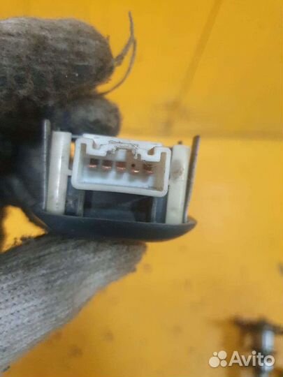Кнопка стеклоподъемника задняя toyota vitz SCP10 т