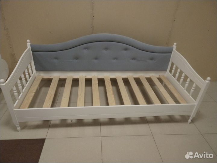 Кровать подростковая мягкая
