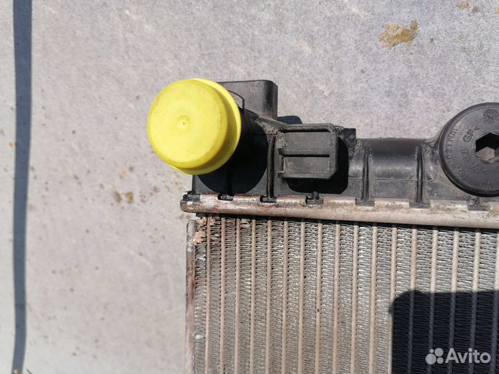 Радиатор охлаждения VW Polo Sedan 6R0121253A