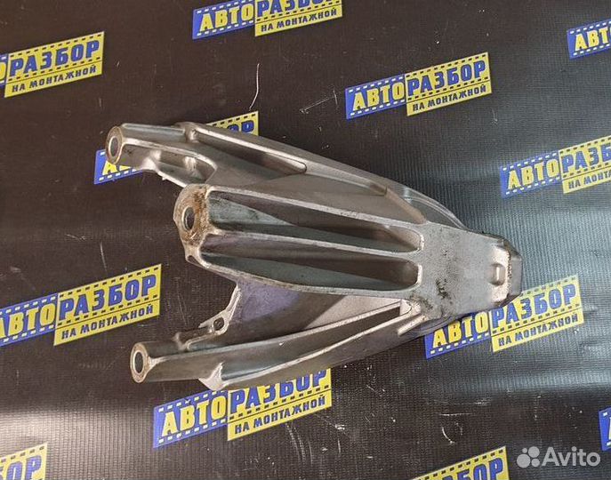 Кронштейн опоры двигателя левый Audi A4 (B8)