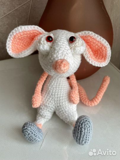 Вязаная игрушка Крыса