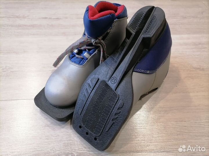 Лыжные ботинки детские 32 размер