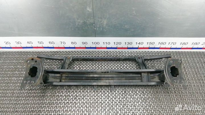 Усилитель бампера передний на Volkswagen Passat B6