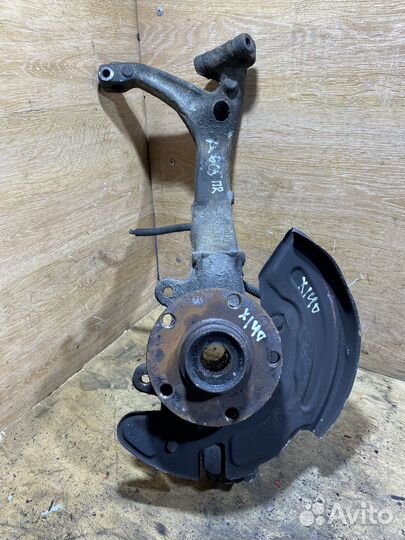 Поворотный кулак передний правый Audi A6 С5 X140