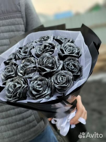 Чёрные розы букет из атласных лент