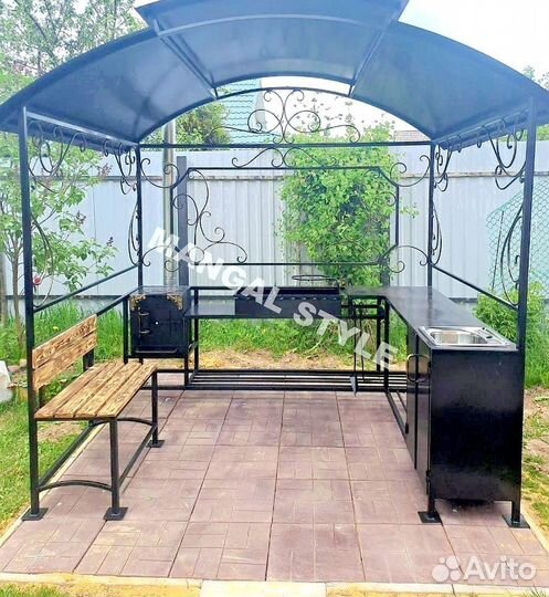 Мангал с крышей