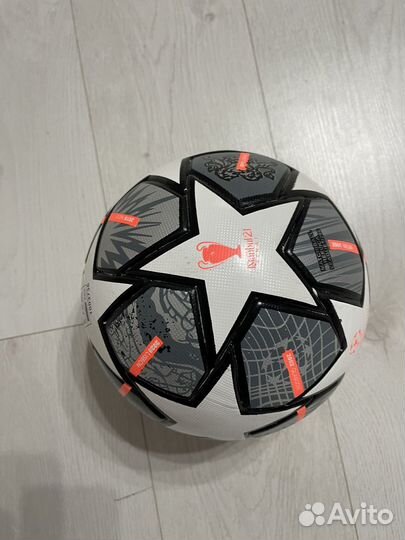 Футбольный мяч adidas