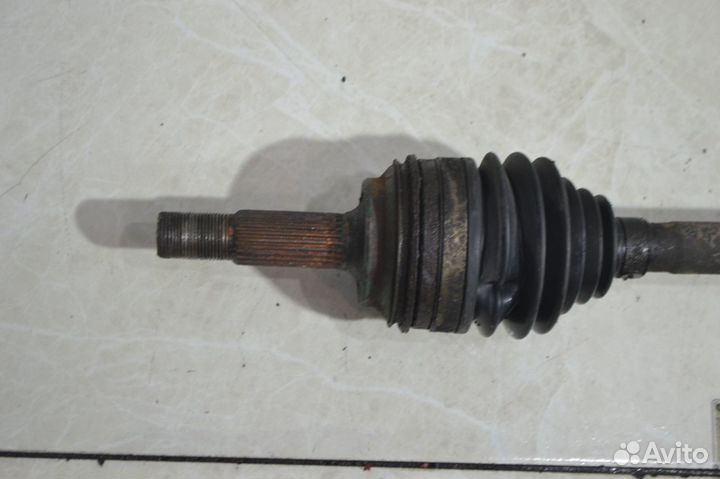 Привод передний правый Toyota Yaris