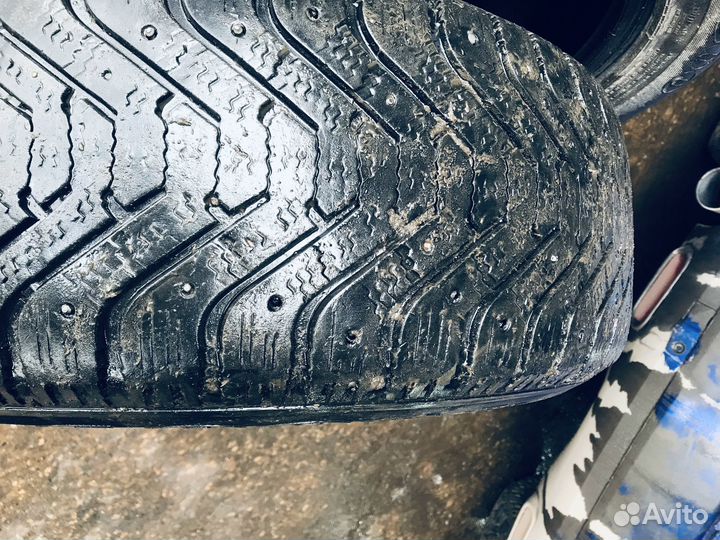 Goodyear UltraGrip 500 235/60 R18 107T