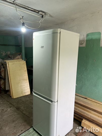 Холодильник бу ariston