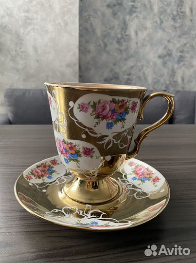 Бокал с блюдцем