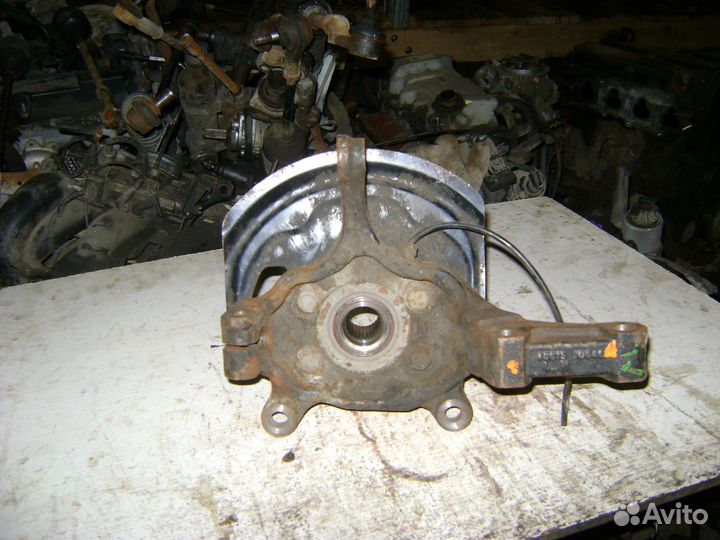 Кулак передний левый Nissan Qashqai