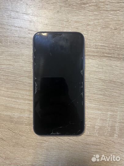 Телефон iPhone 11