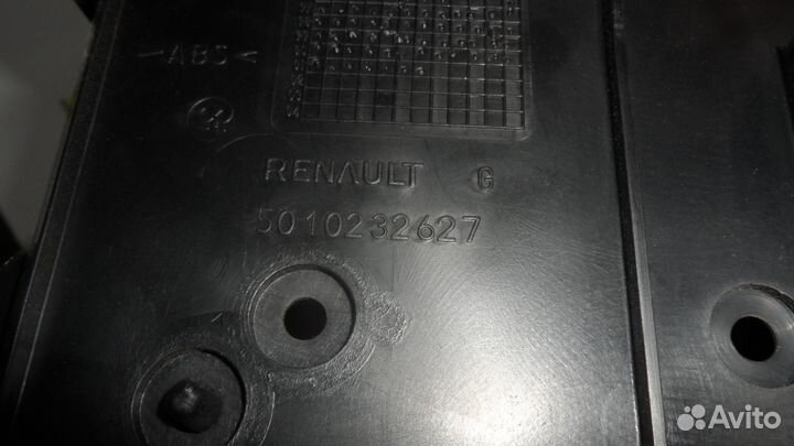 Рамка магнитолы renault 420.24 6Х2 S premium б/у 1