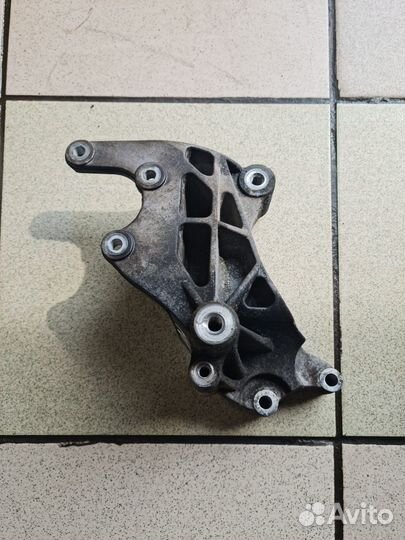 Кронштейн генератора Mitsubishi Lancer X