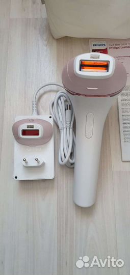 Фотоэпилятор Philips Lumea BRI950
