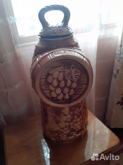 Бочонок на подставке, виноградная лоза