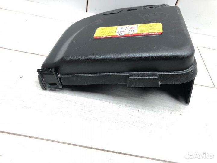 Крышка блока предохранителей Peugeot 3008 хэтчбек