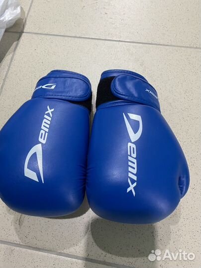 Боксерские перчатки и защита для роликов